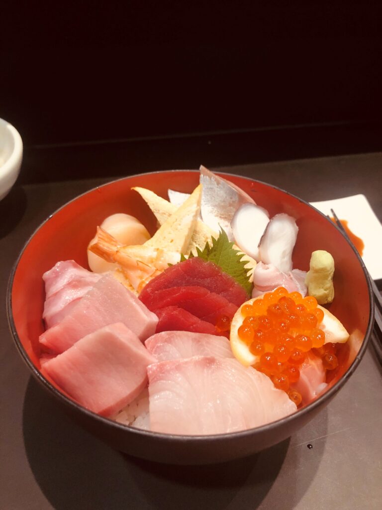 Chirashi sushi